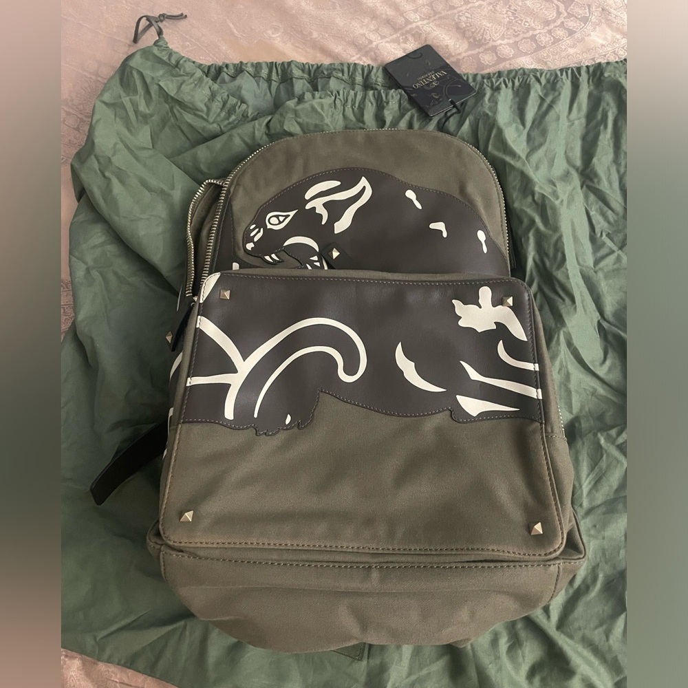 Valentino Garavani Unisex Tiger Studs Backpack In Green